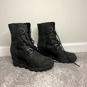 Sorel Joan of Artic Wedge Snow Boot Worn Once Size 6.5